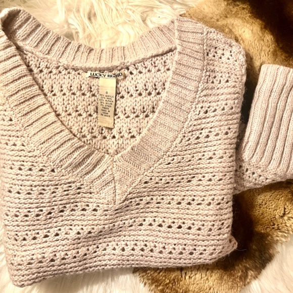 Lucky Brand Women’s Light Grey V-Neck Crochet Sweater! So snuggly! - Picture 2 of 4